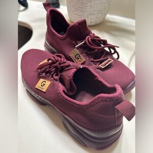 Burgundy guess shoes